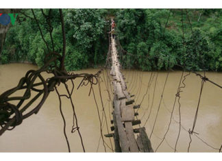 Lâm Đồng: Khảo sát nước sông để làm thủy điện, một người bị nước cuốn trôi