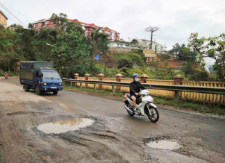 Tan nát tuyến đường cửa ngõ Đà Lạt