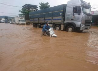 Bảo Lộc: Mưa lớn kéo dài, Quốc lộ 20 lại ngập sâu