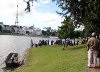 Người phụ nữ nghi tự vẫn ở hồ Xuân Hương gọi điện về nhà?