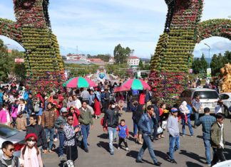 Du khách tấp nập về Đà Lạt nghỉ Tết Dương lịch