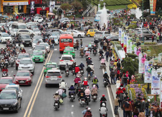 Du khách đổ về dự lễ hội hoa, nhiều dịch vụ tại Đà Lạt quá tải