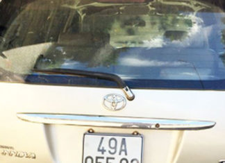 Đèo Bảo Lộc: Tạm giữ tài xế không bằng lái, trên ô tô cất giấu nhiều hung khí