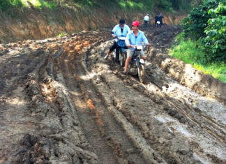 Di Linh: Xe chở cát cày nát đường liên thôn