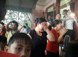 Cận cảnh rơi nước mắt ở nhà Bùi Tiến Dũng khi anh đẩy quả Penalty thứ hai