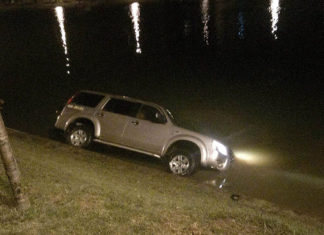 Ô tô 7 chỗ mất lái lao thẳng xuống hồ Xuân Hương Đà Lạt