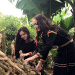 hoi-ban-than-hut-moi-anh-nhin-trong-dam-cuoi-cua-nguoi-e-de-4