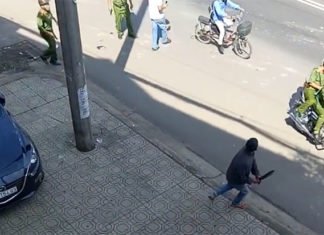 Bảo Lộc: Cầm dao, búa xông vào đập nát phòng công chứng, hàng chục người chạy toán loạn