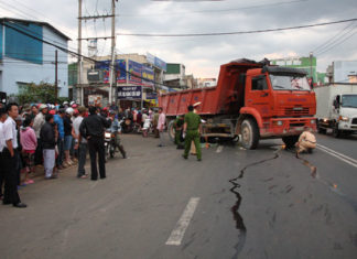 Bảo Lộc: Xe ben cuốn xe đạp điện vào gầm, 1 học sinh tử vong thương tâm