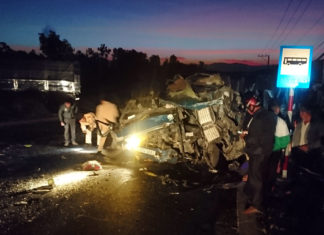 Bảo Lộc: Hai xe tải tông trực diện nát đầu