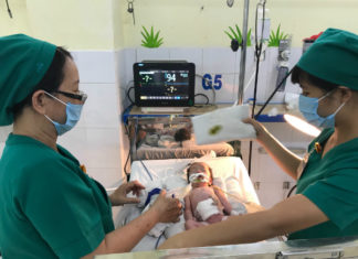 Lâm Đồng: Trên đường chuyển viện, sản phụ sinh bé gái có ruột ngoài ổ bụng