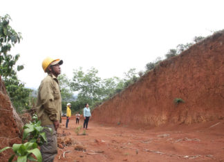 Bảo Lâm: Tự ý đào đường, lấn chiếm đất của dân