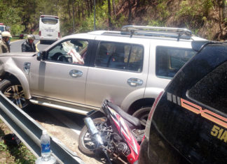 Hai ô tô va chạm trên đèo Prenn