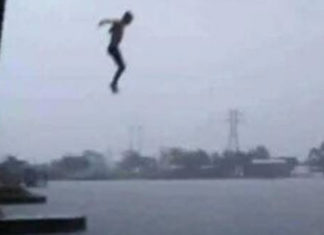 Đạ Huoai: Ngồi trên cầu, 1 người rơi xuống suối tử vong