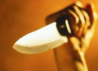 Bảo Lộc: Mâu thuẫn gia đình, vợ cầm dao đâm chồng thấu lưng