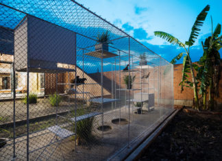 Chuồng gà của gia đình Việt lên báo Mỹ