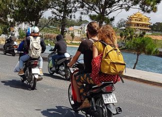 Đà Lạt: Khó xử lý người nước ngoài vi phạm luật giao thông