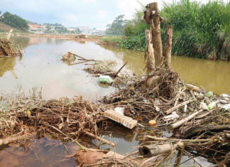 Rác thải bủa vây hồ Than Thở – Đà Lạt