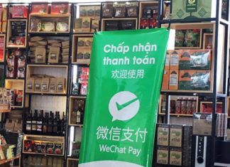 Rút panô quảng cáo cổng thanh toán Trung Quốc tại sân bay Liên Khương