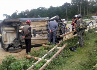 Đà Lạt: Nữ tài xế suýt lao xe hơi xuống hồ Than Thở