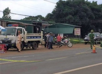 Mẹ bị tai nạn mất ngay trước cổng trường thi, nhà trường giấu để thí sinh yên tâm làm bài