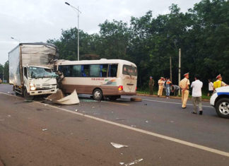 Xe khách va chạm xe tải trên quốc lộ 20, 16 người bị thương