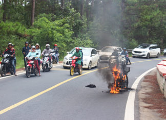 Đà Lạt: Xe gắn máy đang lưu thông đột nhiên… “bốc hỏa”