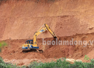 Đà Lạt: Vô tư bạt núi, khai thác đất san lấp trái phép