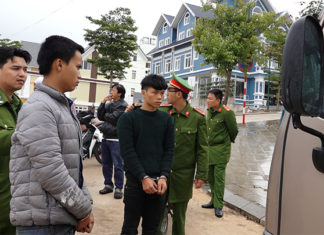 Bắt 2 đối tượng đập kính ô tô, trộm đồ của du khách ở Đà Lạt