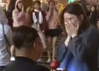 Clip cầu hôn ngọt ngào giữa chợ Đà Lạt