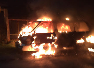 Bảo Lâm: Ô tô tự phát hỏa cháy rụi trong đêm, 4 người may mắn thoát chết