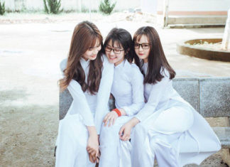 3 nữ sinh Lâm Đồng mặc áo dài trắng khiến dân mạng xao xuyến