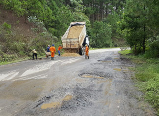 Khắc phục tạm thời tình trạng xuống cấp đường cửa ngõ Đà Lạt