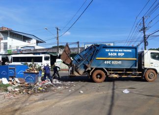 Công ty Công trình đô thị Bảo Lộc đã thu gom lượng rác tồn động