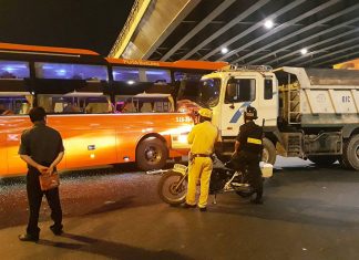 Xe giường nằm Phương Trang bị xe ben “húc” tại ngã tư Hàng Xanh, hành khách khóc thét kêu cứu