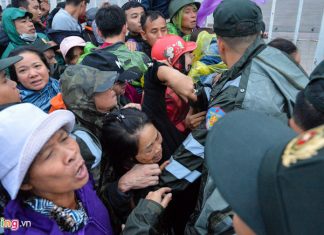 Mở bán vé VN – Philippines, hệ thống tê liệt, báo hết vé sau 5 phút