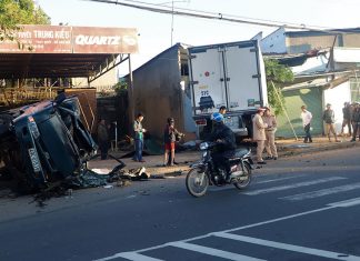 Bảo Lộc: Xe tải mất lái tông sập nhà dân, 3 người nhập viện