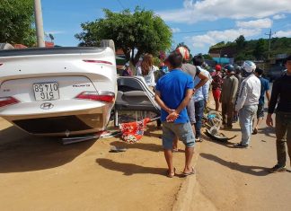 Di Linh: Ô tô tông xe máy chạy trái chiều lật “phơi bụng”, 1 người nhập viện