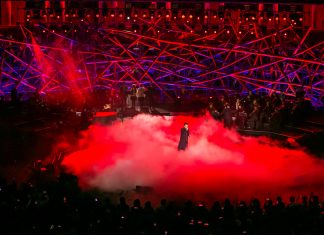 Hàng nghìn khán giả đội mưa, chịu rét xem show Hà Anh Tuấn ở Đà Lạt