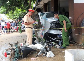 Bảo Lộc: Ô tô lao vào nhà dân, một phụ nữ ngồi trước nhà tử vong