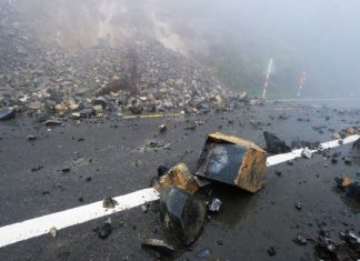 Đường nối Nha Trang – Đà Lạt tiếp tục sạt lở nguy hiểm