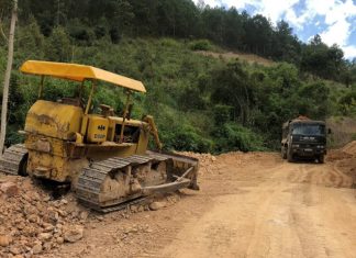 Đức Trọng: Lợi dụng thi công đường để khai thác đất san lấp mặt bằng