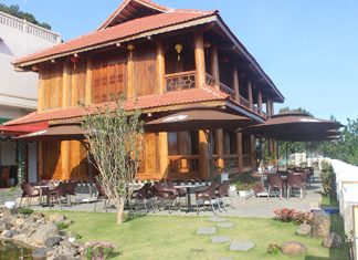 Doanh nhân chuyển nhà gỗ 300m2 từ Thanh Hóa về Đà Lạt