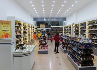 Bảo Lộc: Shop giày dép gần 30 năm tuổi ‘thay áo mới’, quà tặng – khuyến mãi tưng bừng tri ân khách hàng