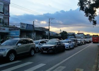 5 ô tô va chạm liên hoàn, Quốc lộ 20 ách tắc nhiều km