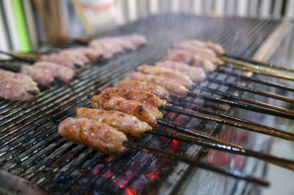 Nem Nướng Vỹ Dạ – Hương Vị Gây Thương Nhớ, Ăn Một Lần Nhớ Một Đời! 3 Nem nướng Vỹ Dạ