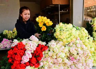 Hoa hồng Đà Lạt tăng giá kỷ lục dịp lễ 8/3