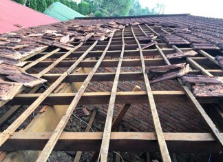 Lốc xoáy tốc mái, cả khối Văn phòng và nhiều phòng chức năng TP Bảo Lộc ngừng hoạt động