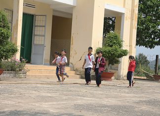 Lâm Đồng: Trường chuẩn quốc gia chực chờ… sập!