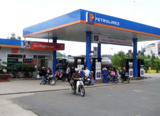 Giá xăng RON95-III tiếp tục tăng thêm 1.484 đồng mỗi lít